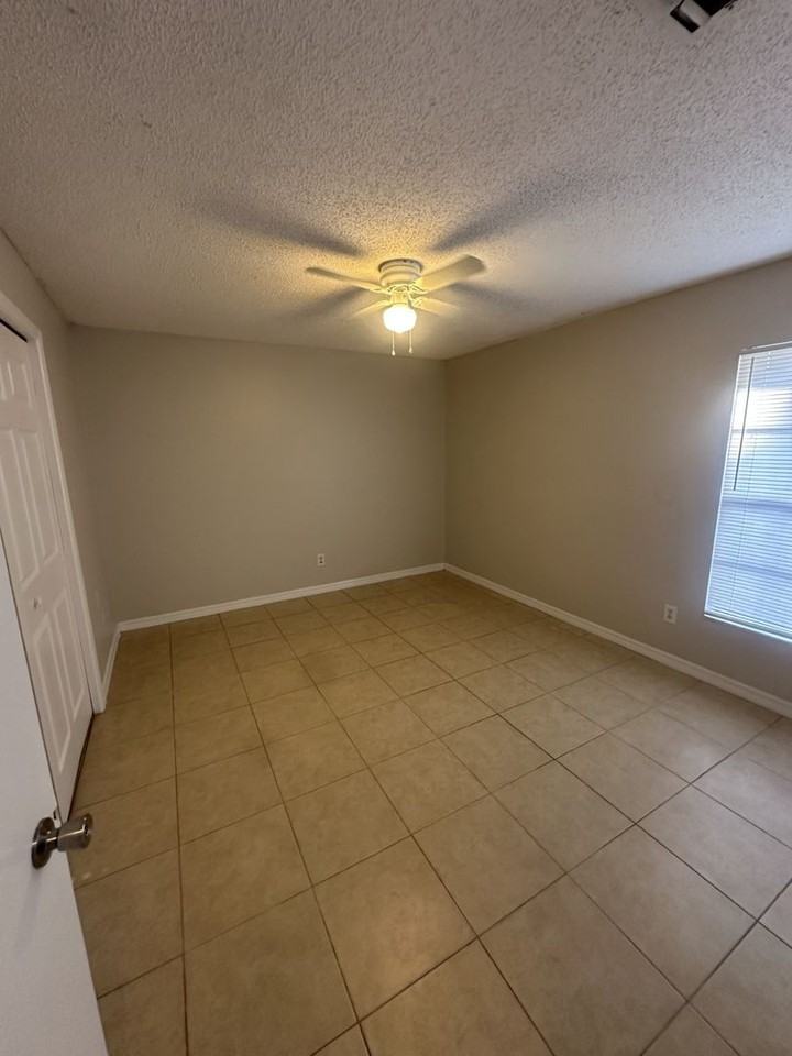 1704A Ridgewood Ln - Photo 7 of 14