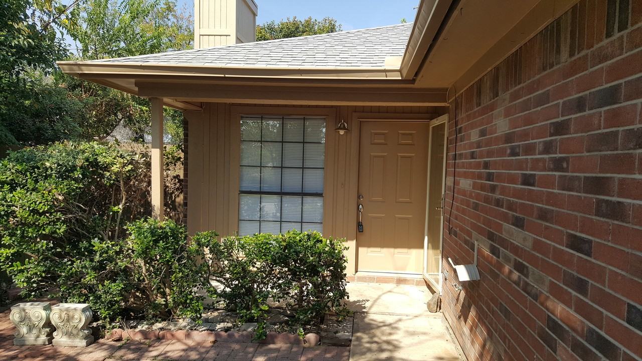 4517 Compass Ct - Photo 2 of 12