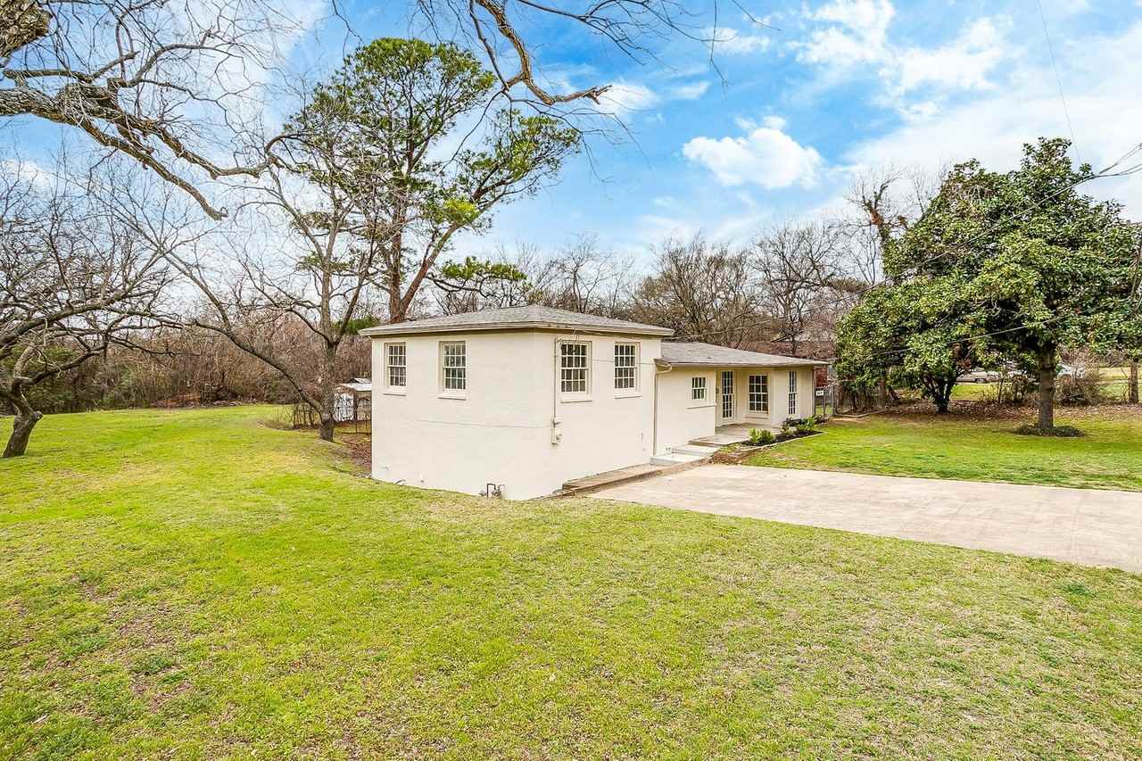 5437 Sam Calloway Rd - Photo 2 of 40
