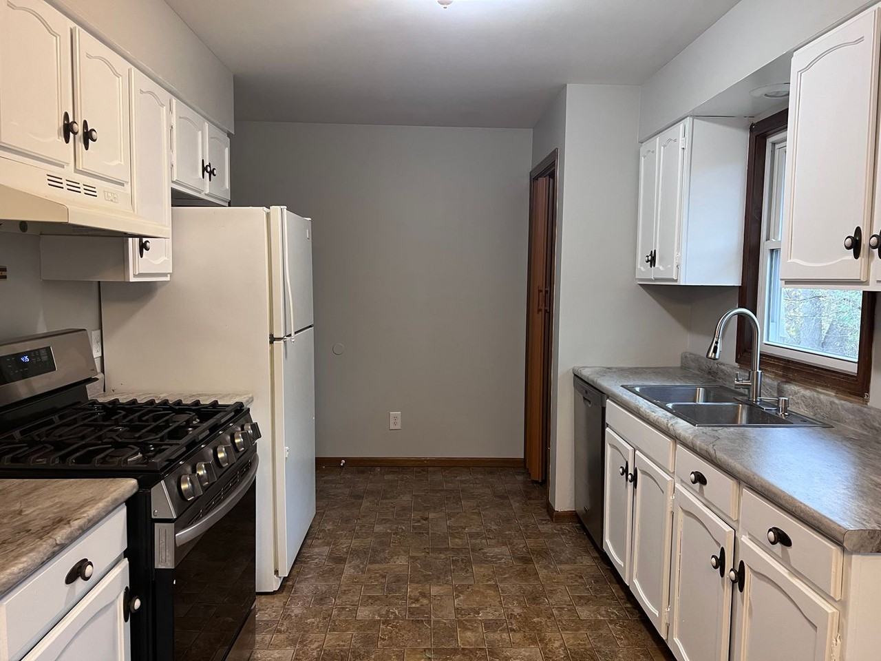 6770 Pleasantview St Ne - Photo 7 of 36