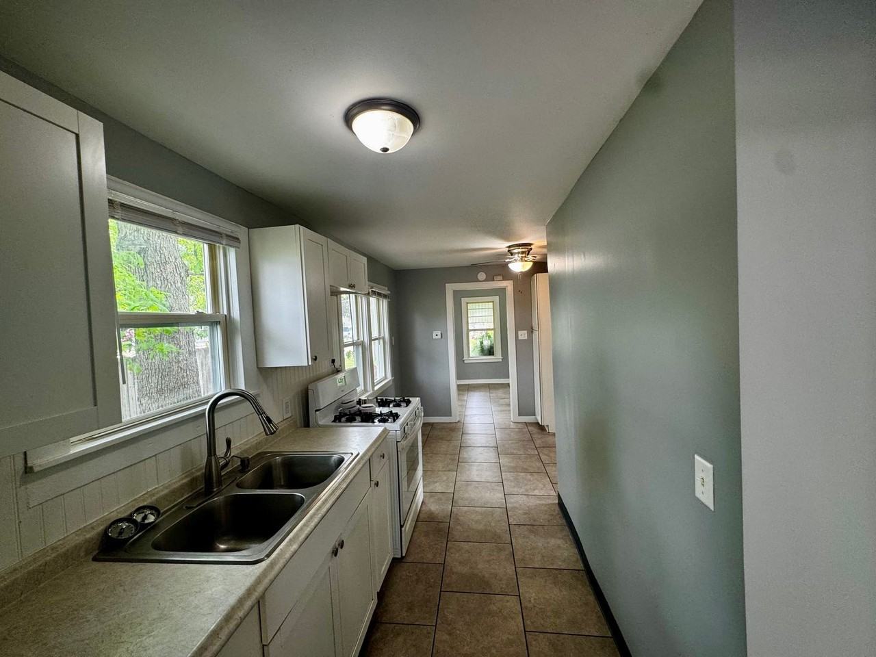 206 W 19th Ave - Photo 2 of 15