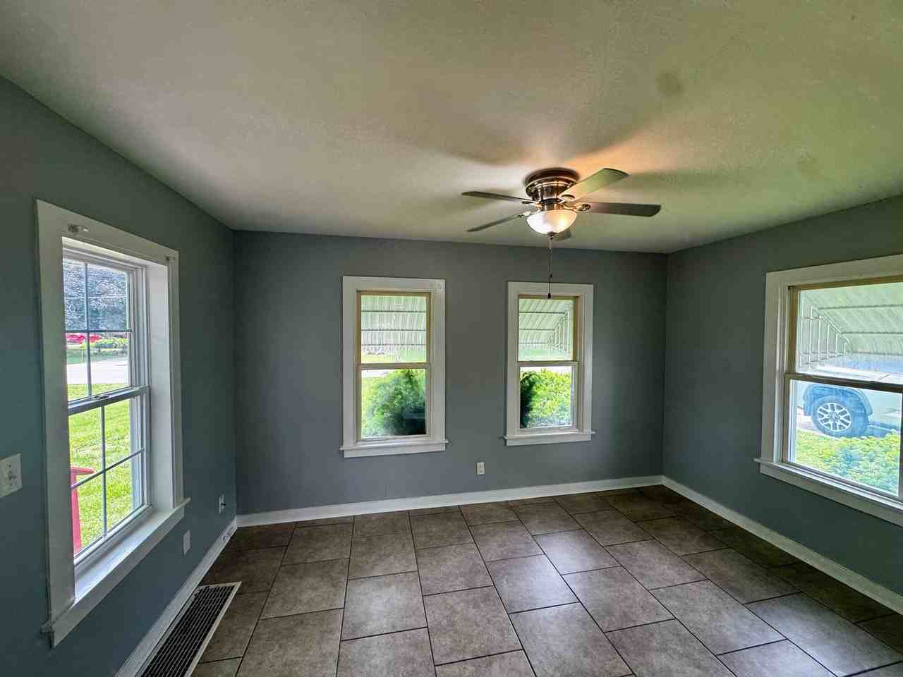 206 W 19th Ave - Photo 3 of 15
