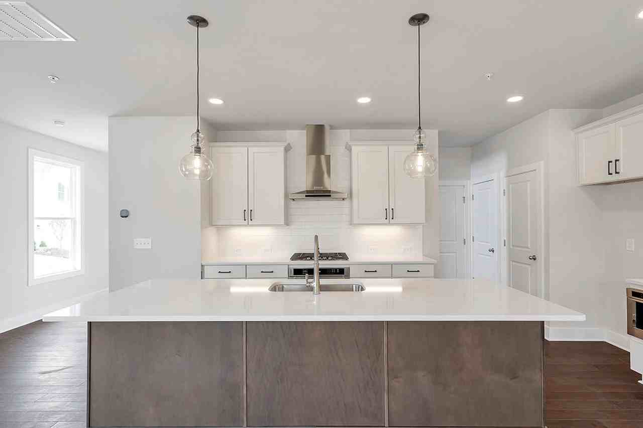1258 Winterhaven Dr - Photo 7 of 35