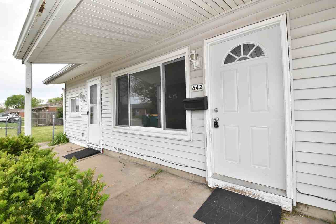 642 E 11th St - Photo 2 of 33