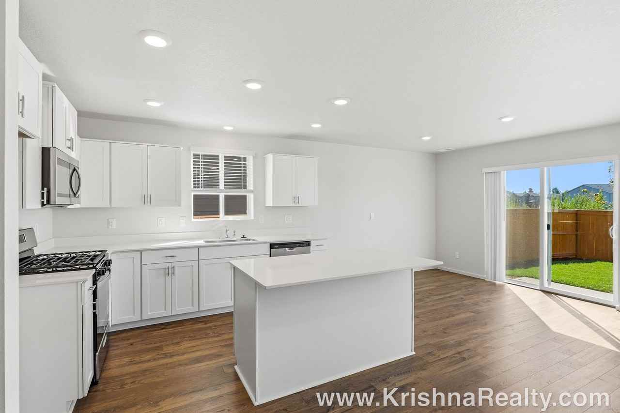 4978 Dilling Ave Ne - Photo 3 of 23