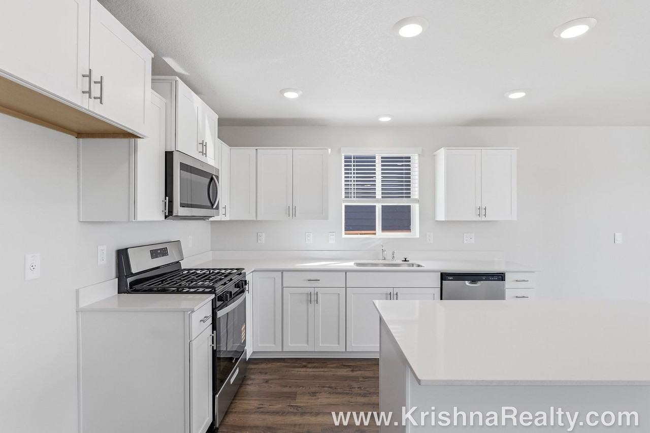 4978 Dilling Ave Ne - Photo 4 of 23