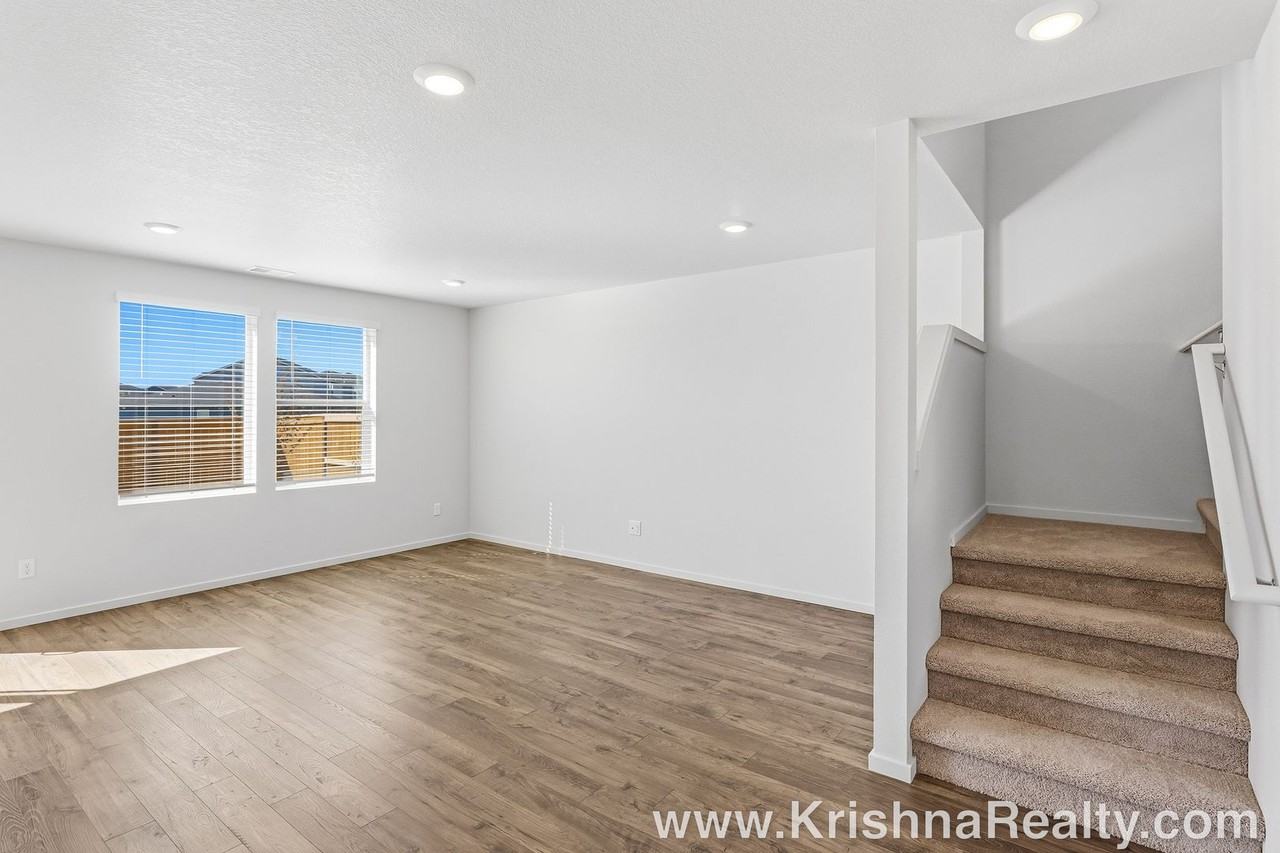 4978 Dilling Ave Ne - Photo 5 of 23