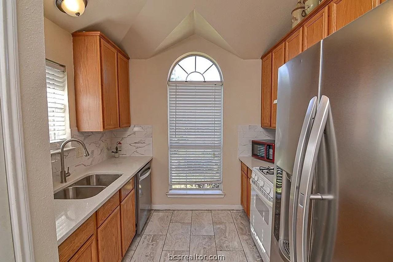 2407 Antelope Ln - Photo 3 of 23