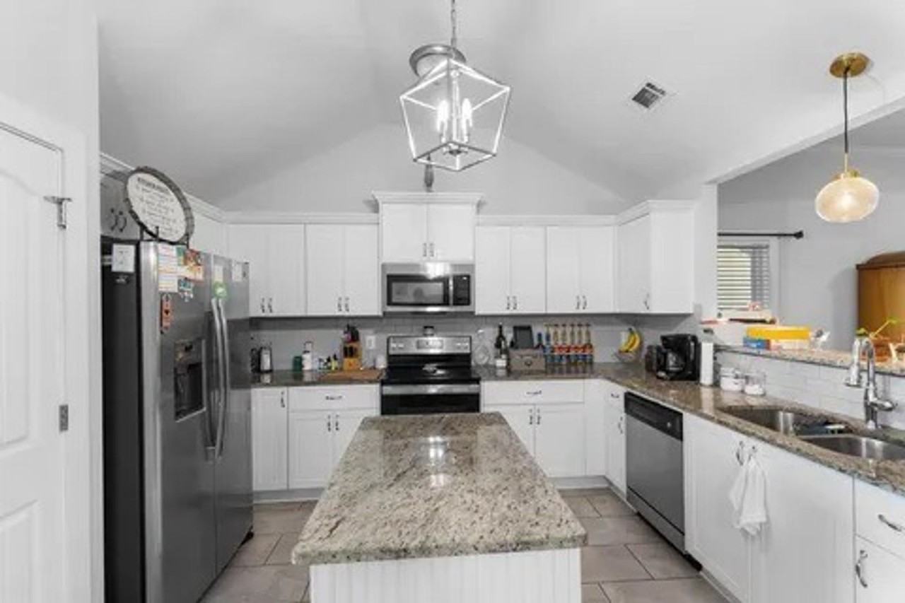 422 Lybrand St - Photo 3 of 10