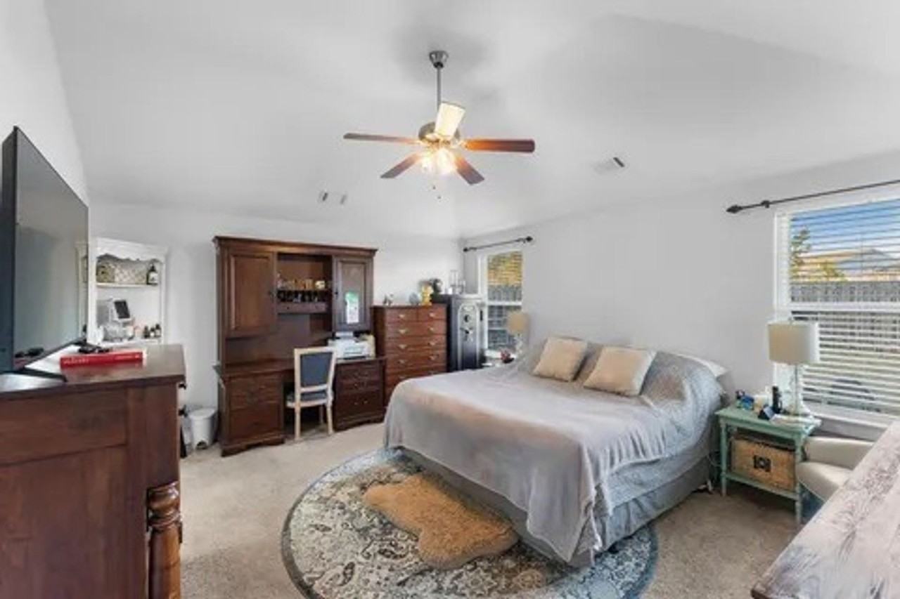 422 Lybrand St - Photo 7 of 10