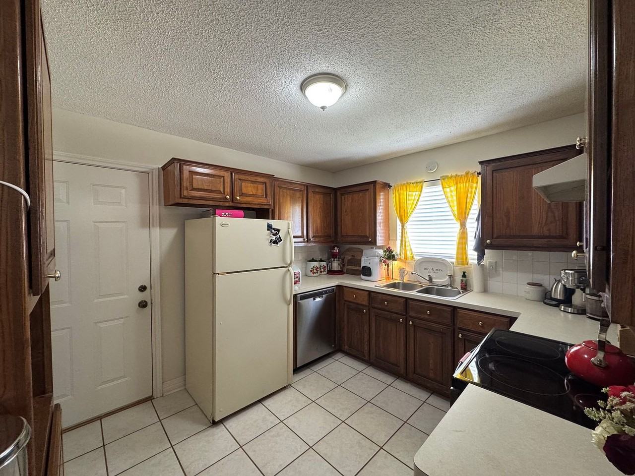 208 Summerset Ct - Photo 6 of 16