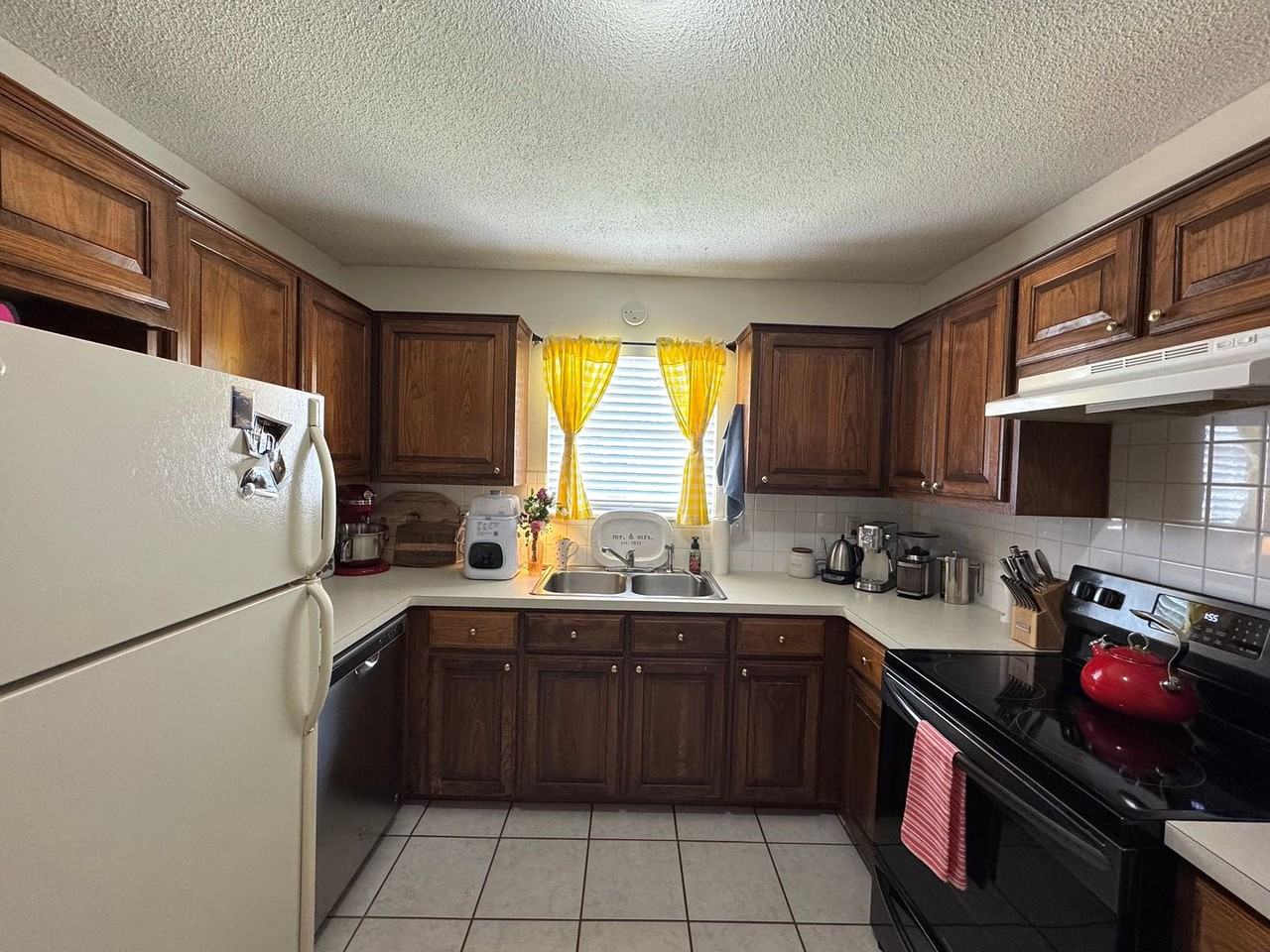 208 Summerset Ct - Photo 7 of 16