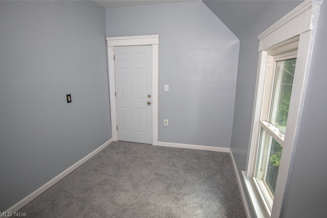 1215 E 113th St - Photo 4 of 20