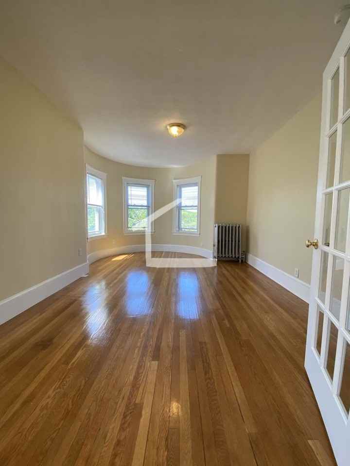 301 Tappan St - Photo 4 of 7