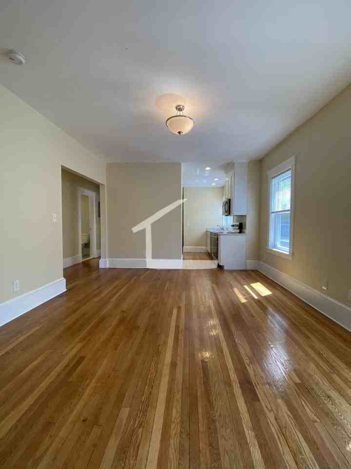 301 Tappan St - Photo 5 of 7