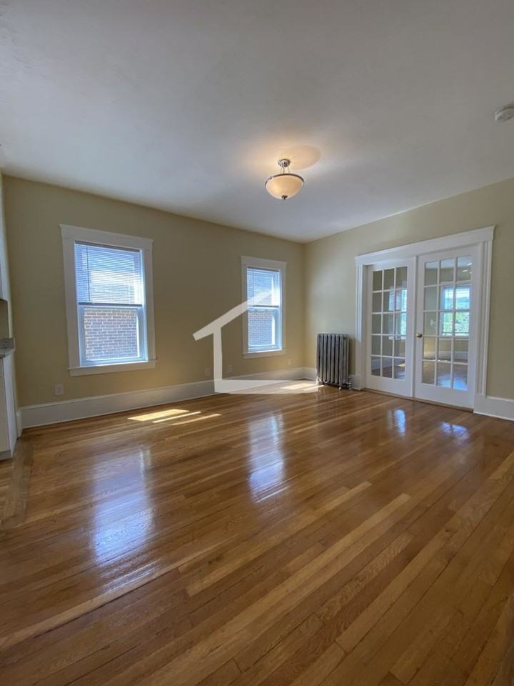301 Tappan St - Photo 6 of 7
