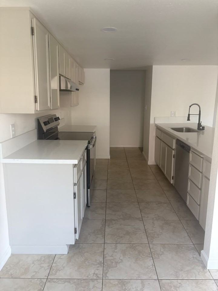 2029 Venus Dr - Photo 2 of 9