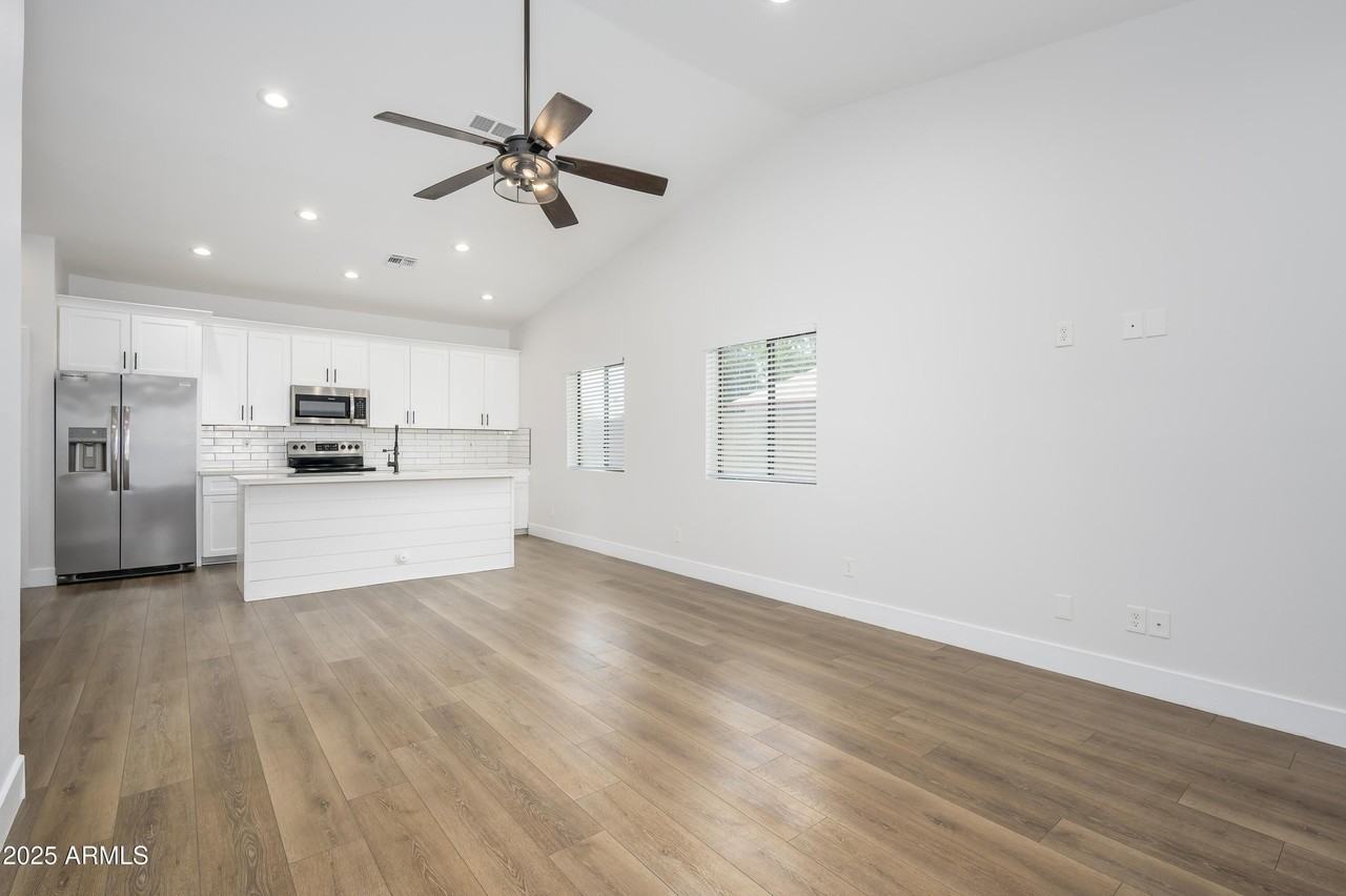 274 N Delaware St #B - Photo 5 of 35