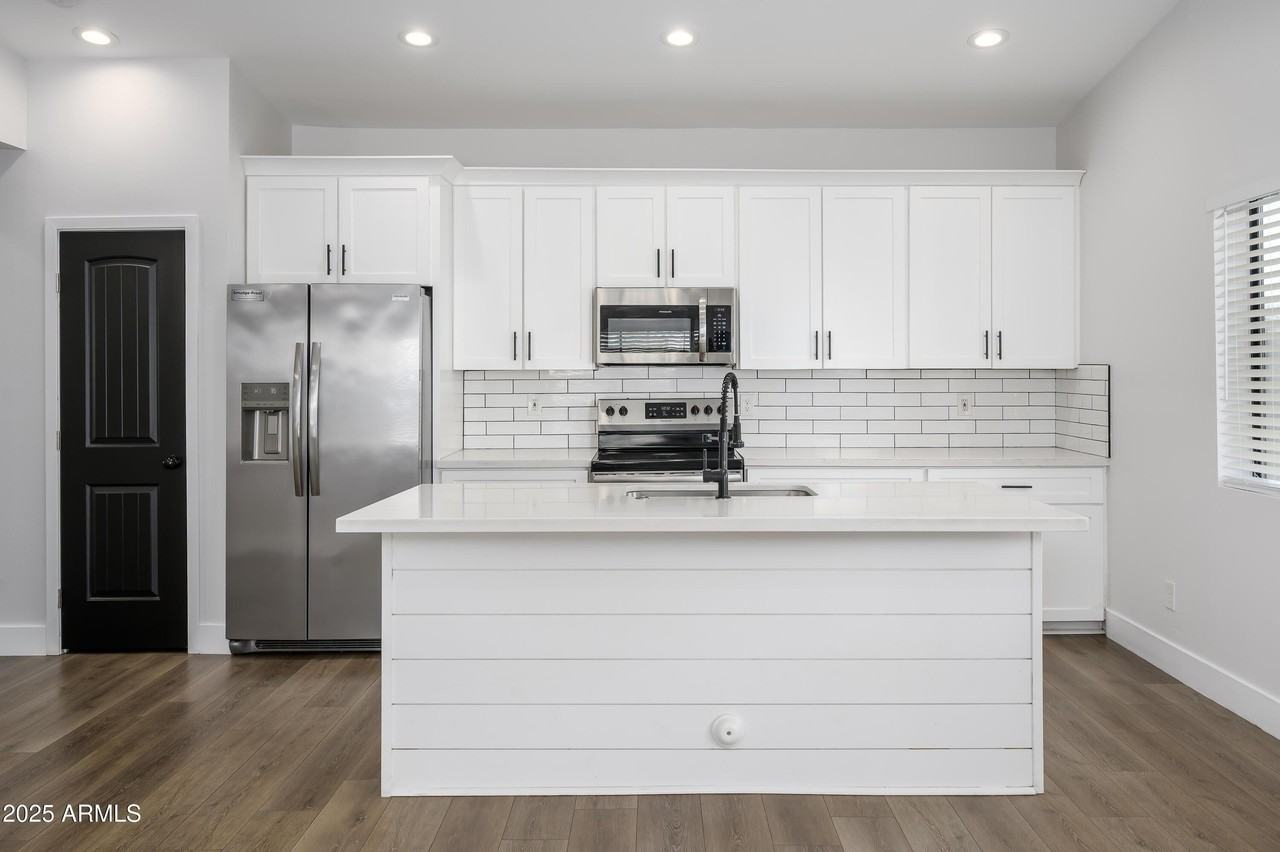 274 N Delaware St #B - Photo 6 of 35