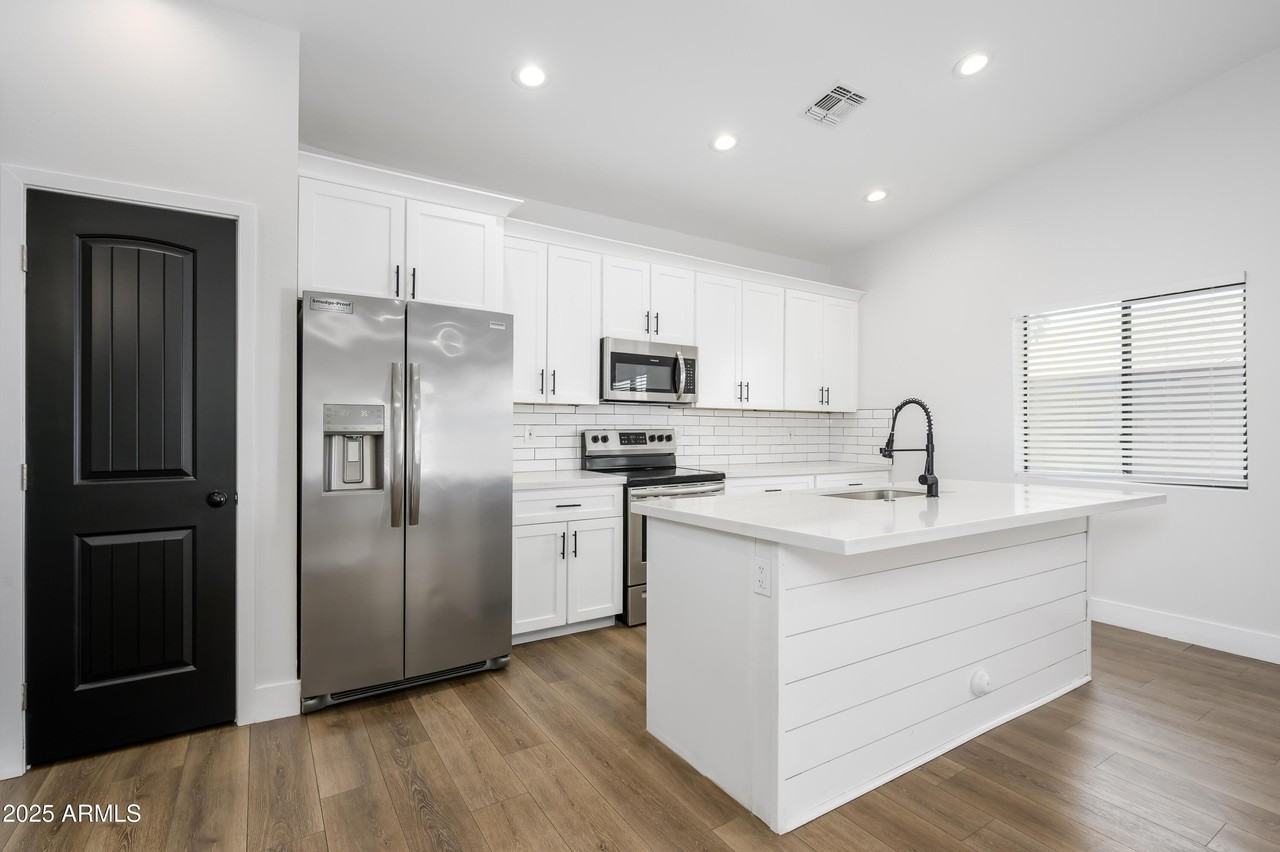 274 N Delaware St #B - Photo 7 of 35