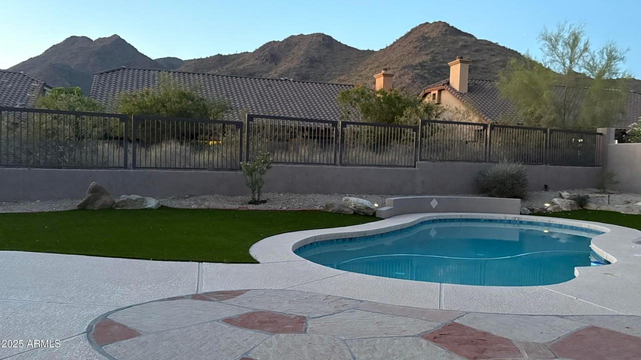 13980 E Kalil Dr - Photo 4 of 30