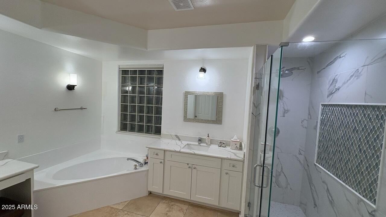 13980 E Kalil Dr - Photo 6 of 30