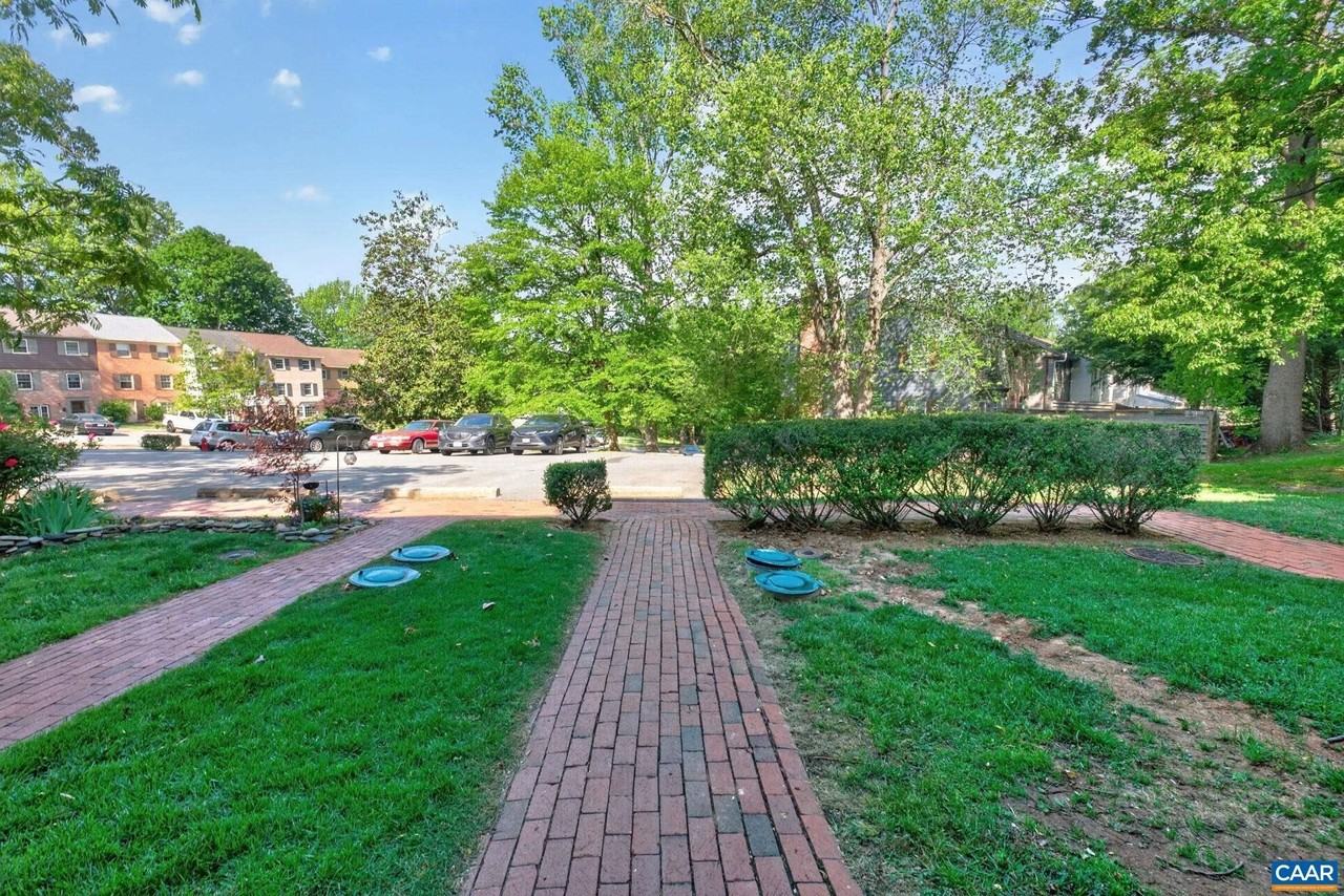 7 Georgetown Grn - Photo 3 of 46