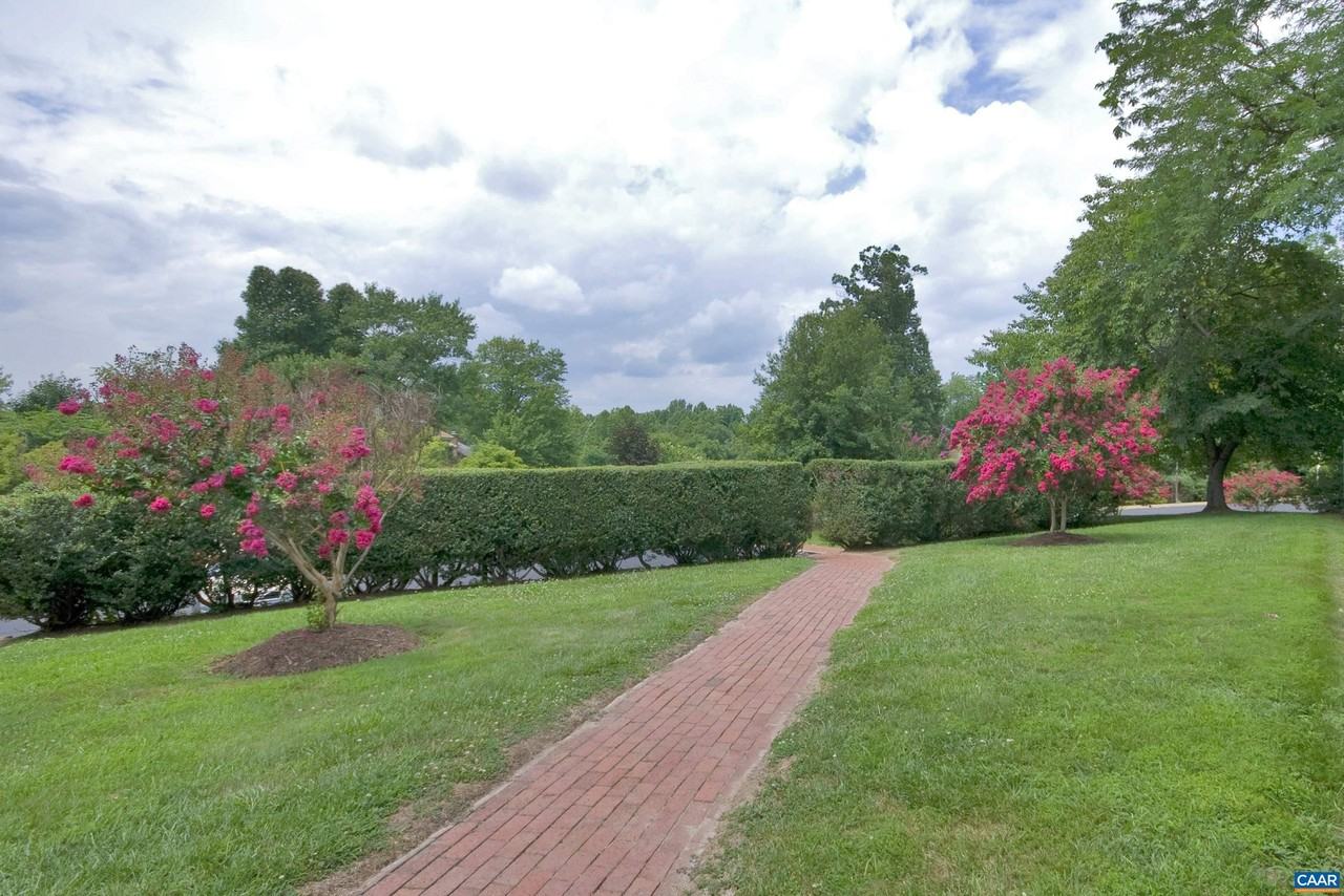7 Georgetown Grn - Photo 5 of 46