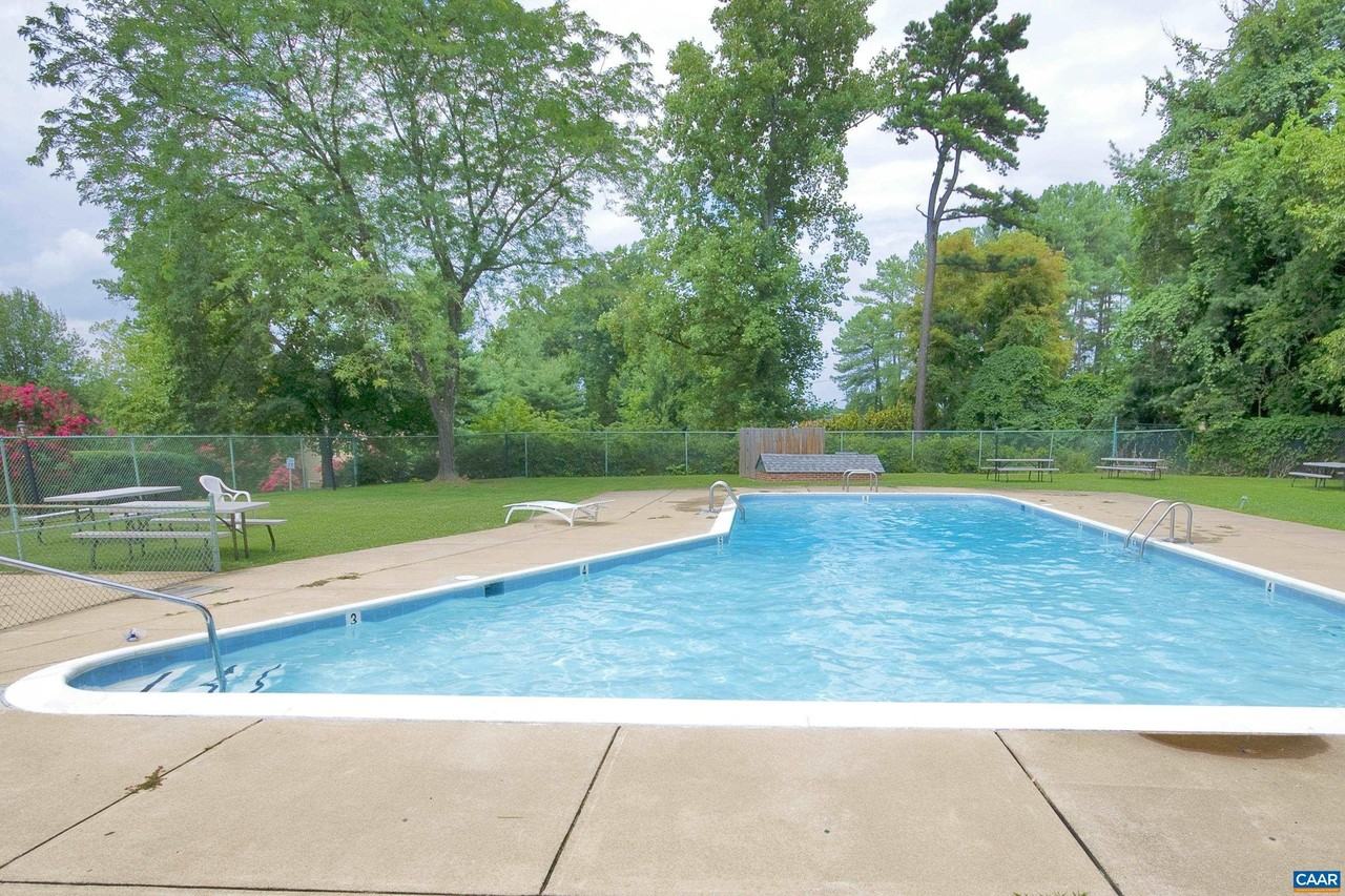 7 Georgetown Grn - Photo 6 of 46