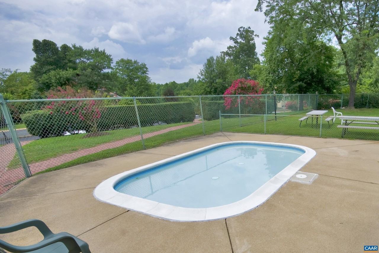 7 Georgetown Grn - Photo 7 of 46