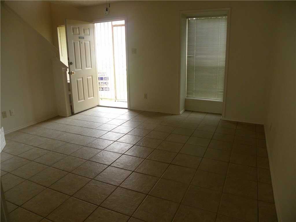 4818 Elmhurst Ln - Photo 3 of 6