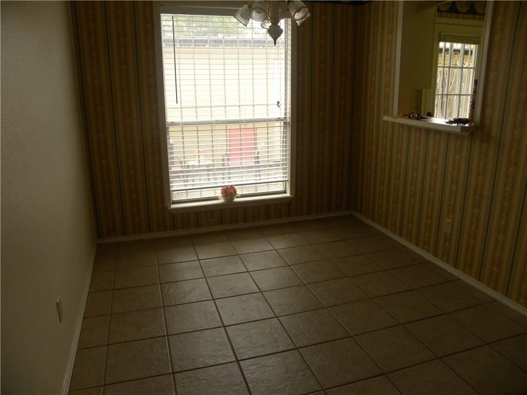 4818 Elmhurst Ln - Photo 4 of 6