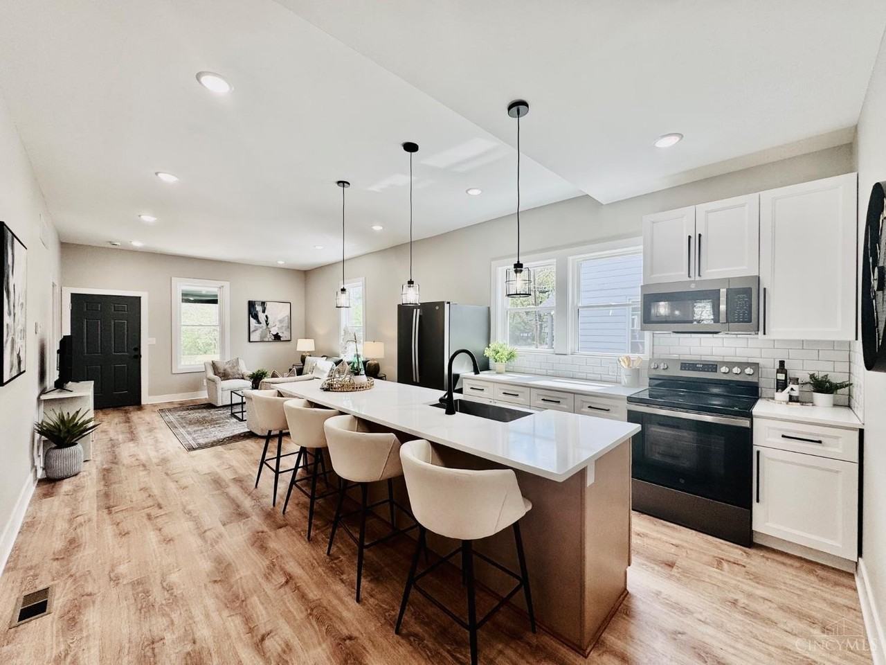 4605 Thoburne St - Photo 2 of 49