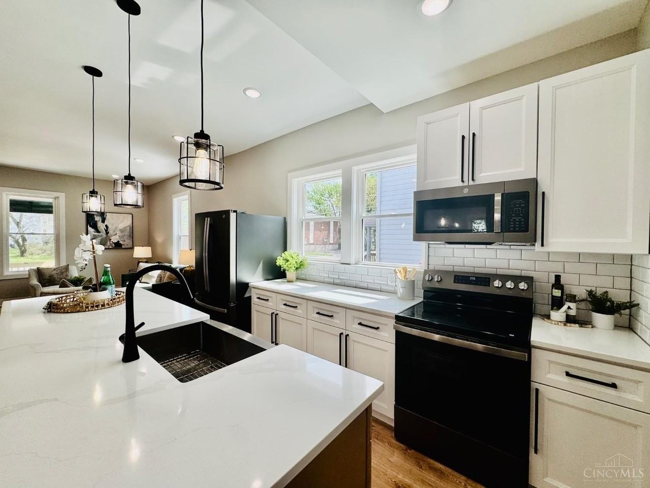 4605 Thoburne St - Photo 6 of 49