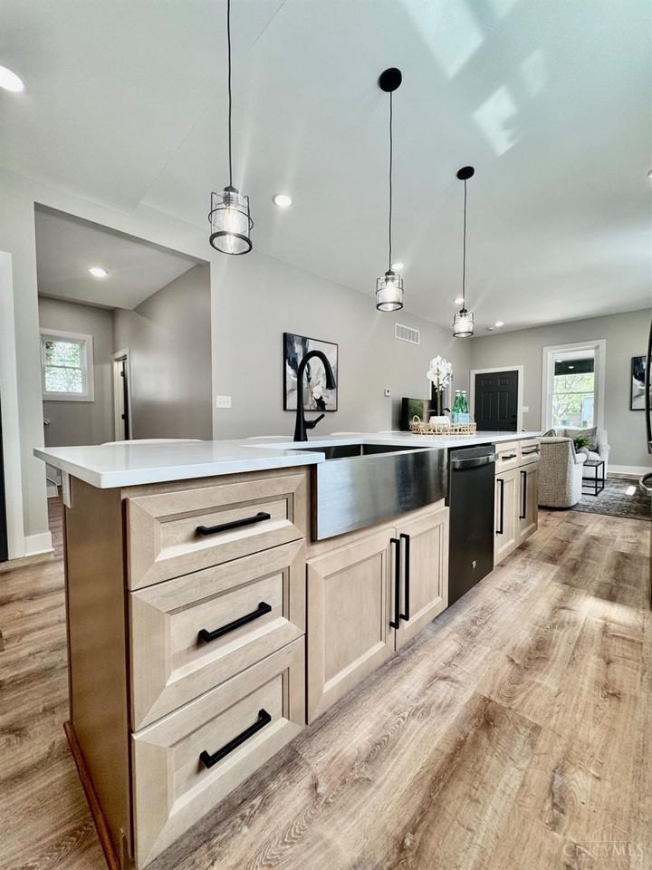 4605 Thoburne St - Photo 7 of 49