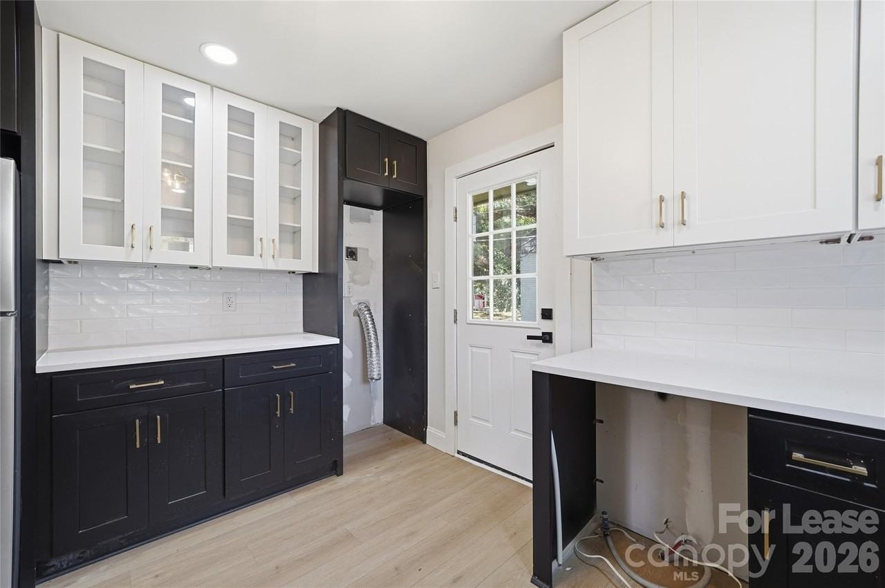 1320 Anderson St - Photo 5 of 13