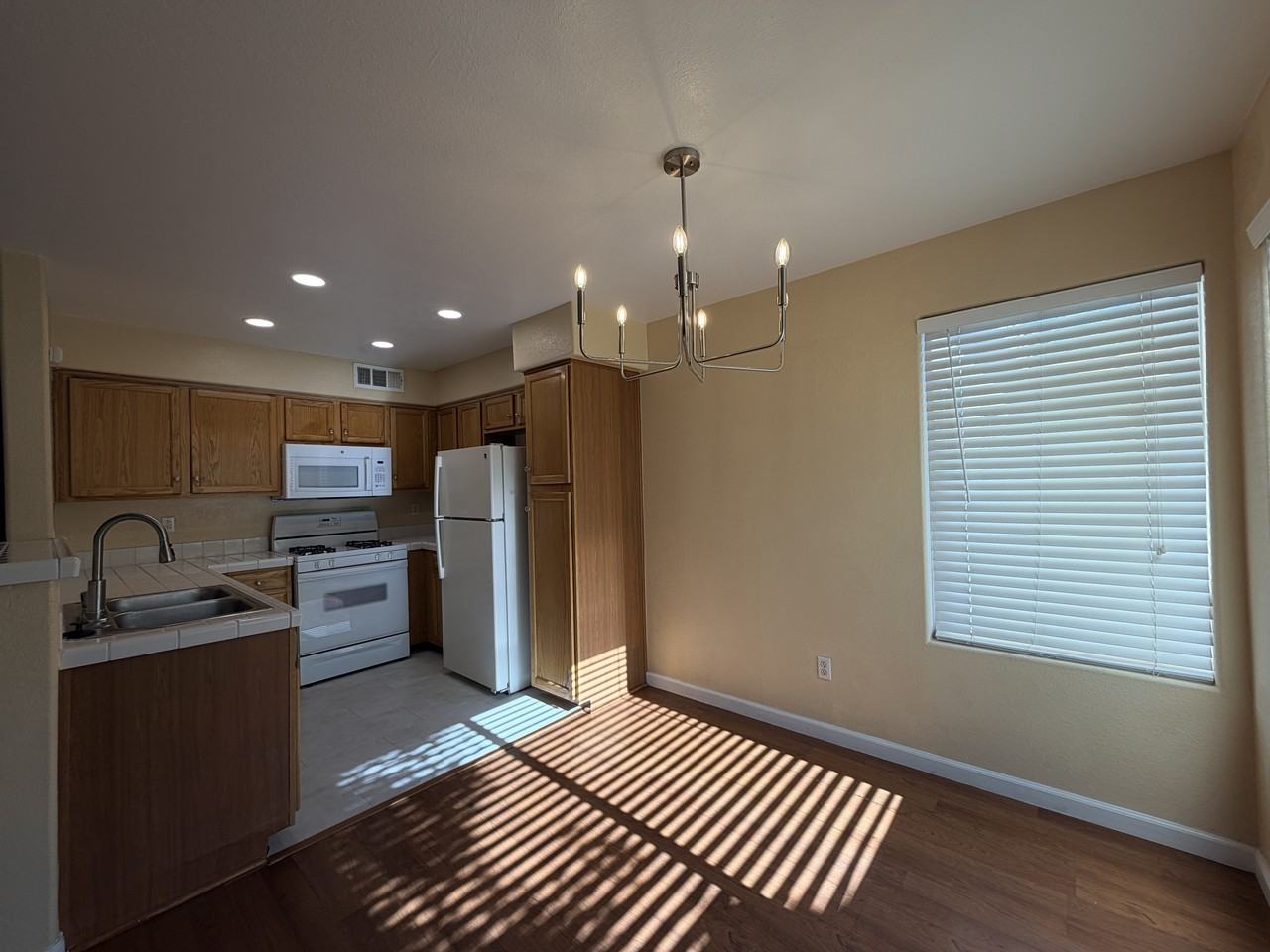 4955 South Lindell Road - 1Unit 203 #1 - Photo 4 of 28