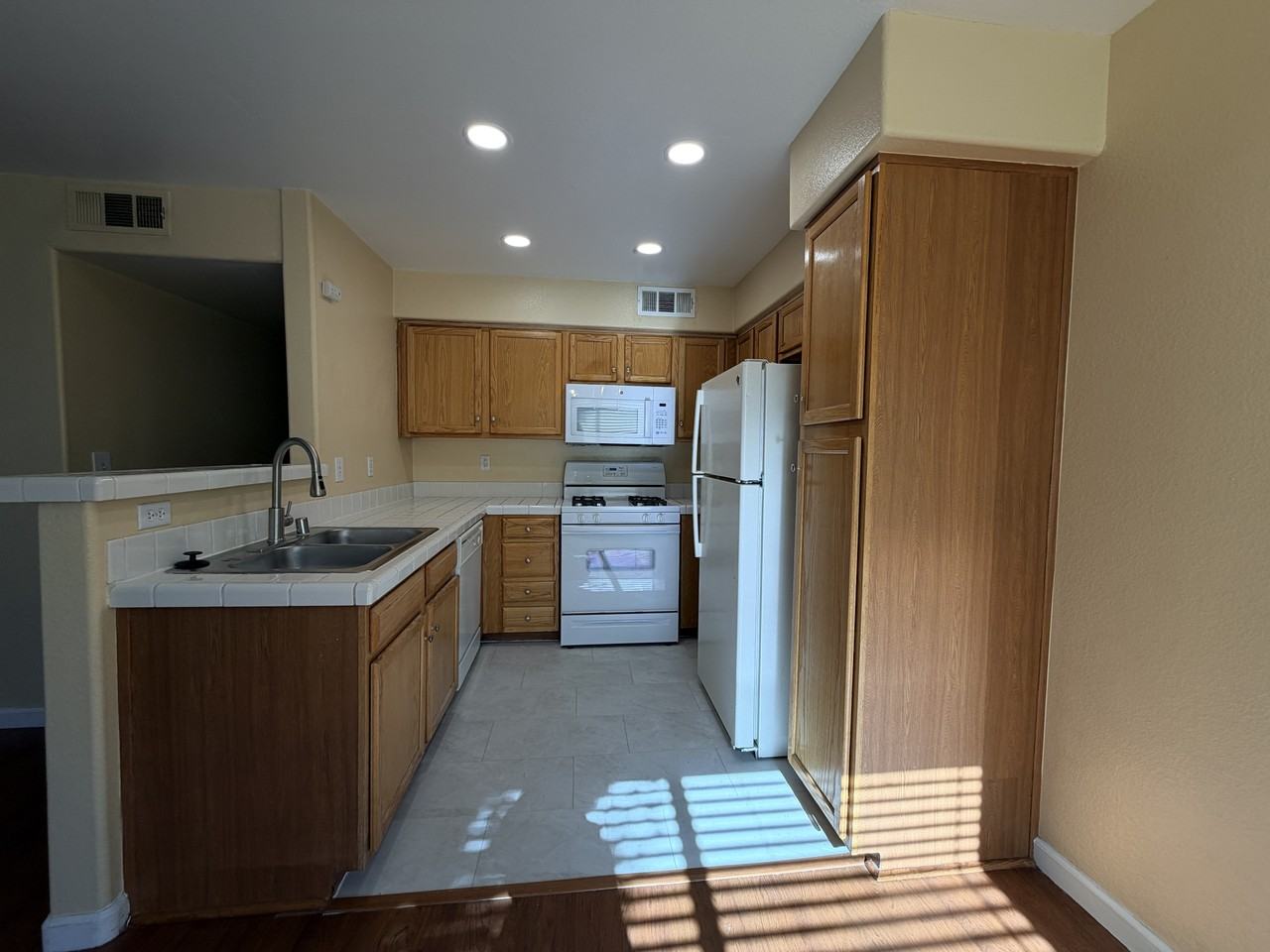 4955 South Lindell Road - 1Unit 203 #1 - Photo 6 of 28
