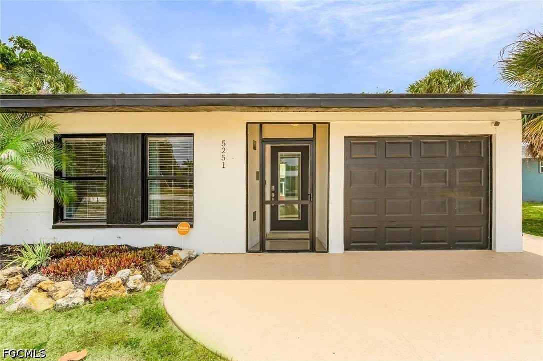 5251 Tower Dr - Photo 3 of 32