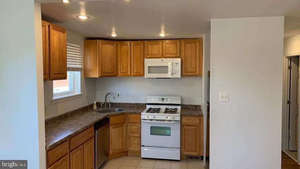 9403 Lansford St - Photo 2 of 25