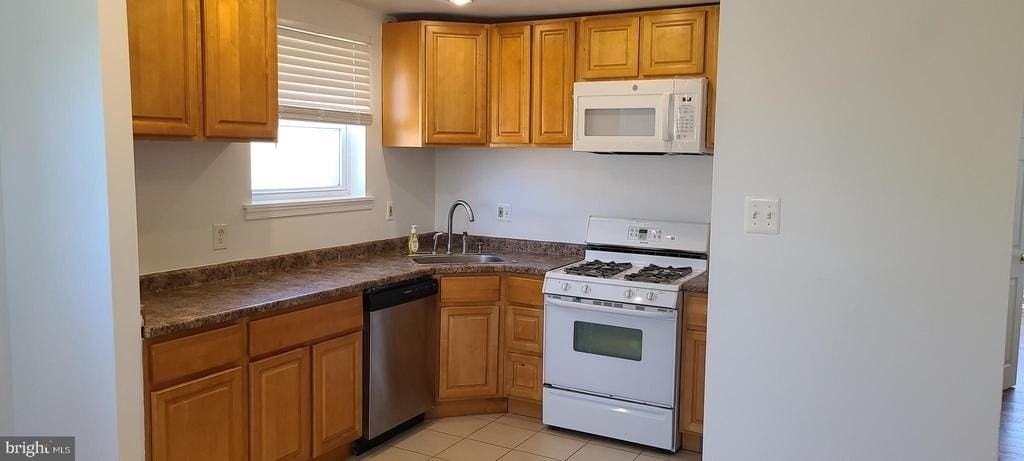 9403 Lansford St - Photo 3 of 25