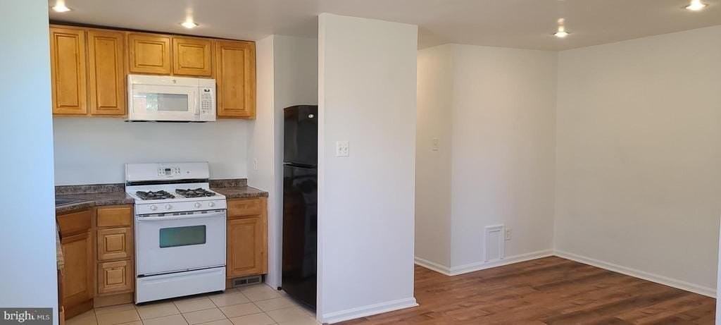 9403 Lansford St - Photo 4 of 25