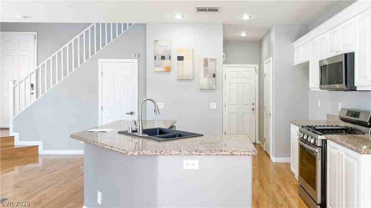 3610 Pinnate Dr - Photo 4 of 17