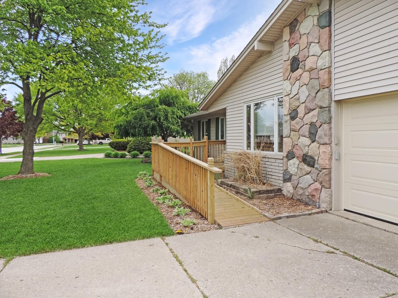 37183 Vargo St - Photo 2 of 44