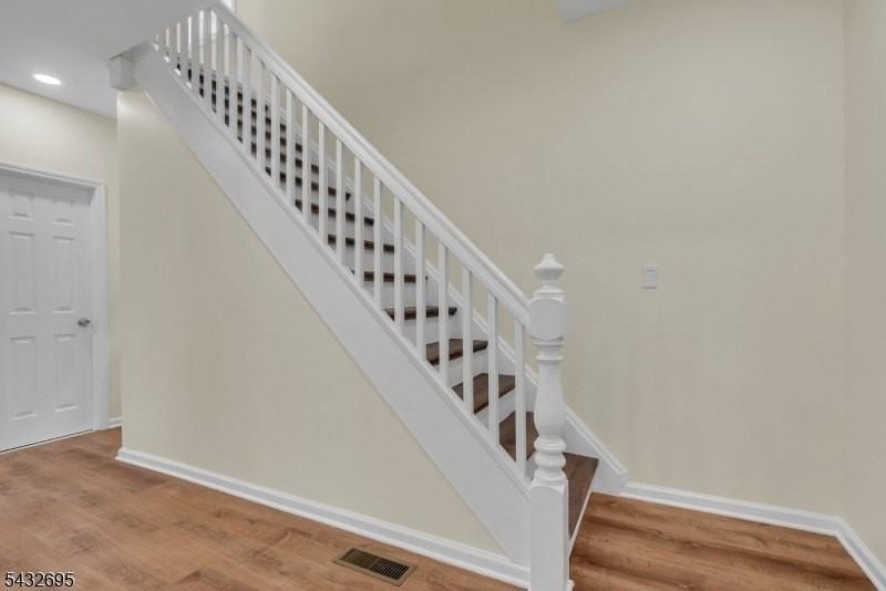 310 Summer St - Photo 4 of 35