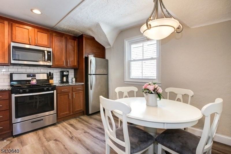46 Hazelwood Rd - Photo 2 of 14