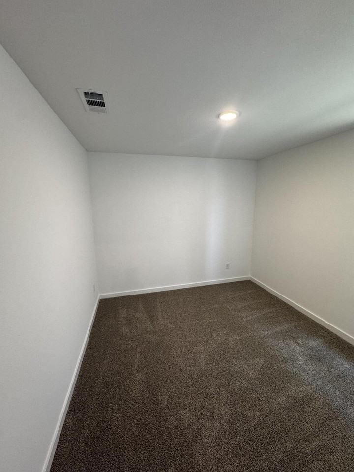 708 15th St - Photo 5 of 19