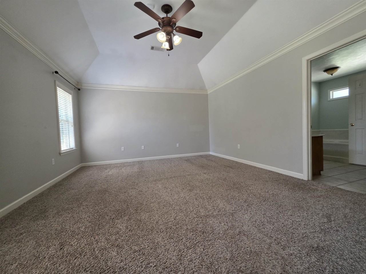 995 Williamsburg Dr - Photo 7 of 16