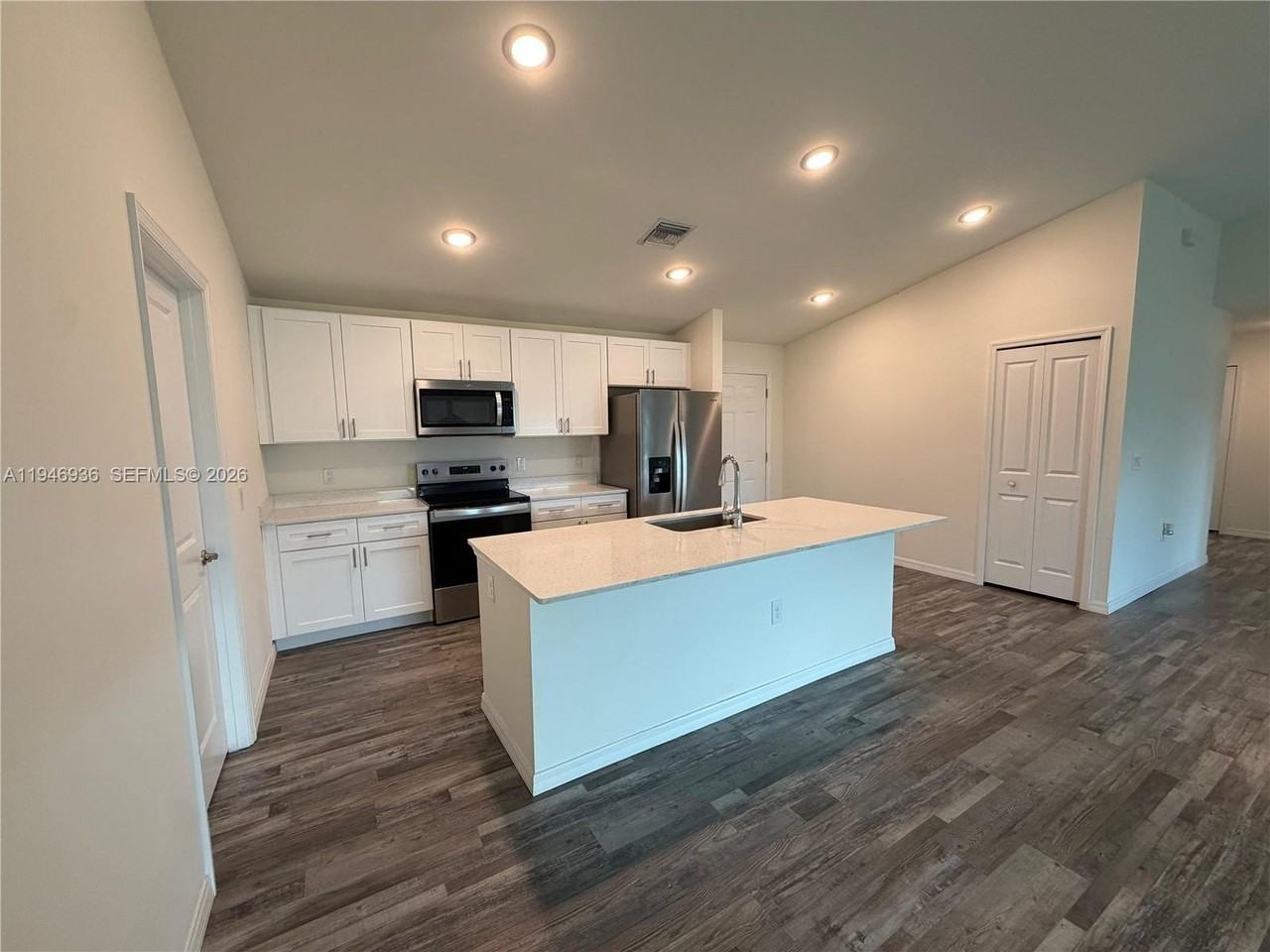 3223 Ne 14th Ave #0 - Photo 3 of 15