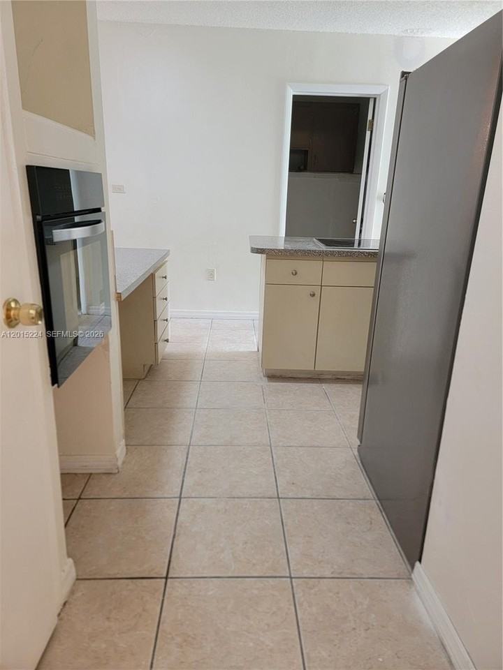 6510 Sw 20th St #0 - Photo 4 of 12